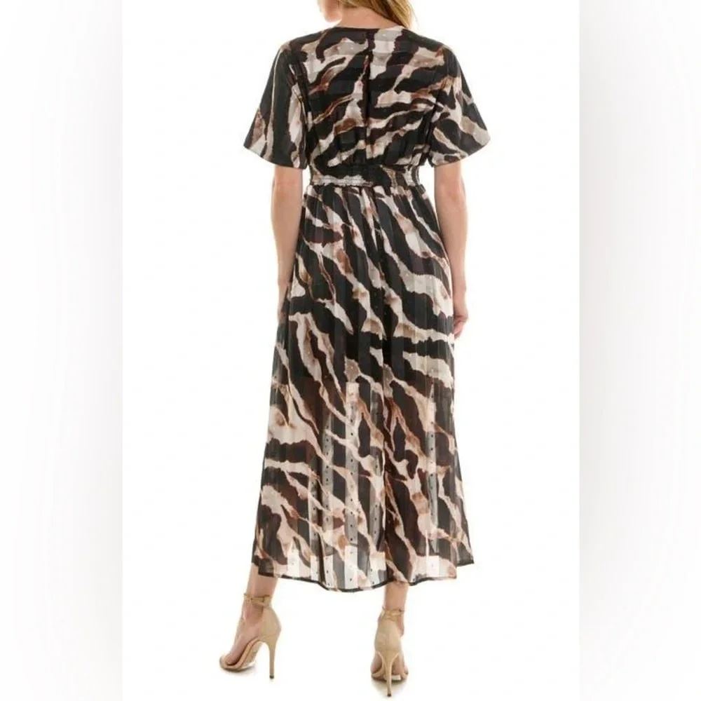 Socialite V-Neck black and cream Dolman Sleeve Dress NWT - Picture 2 of 2